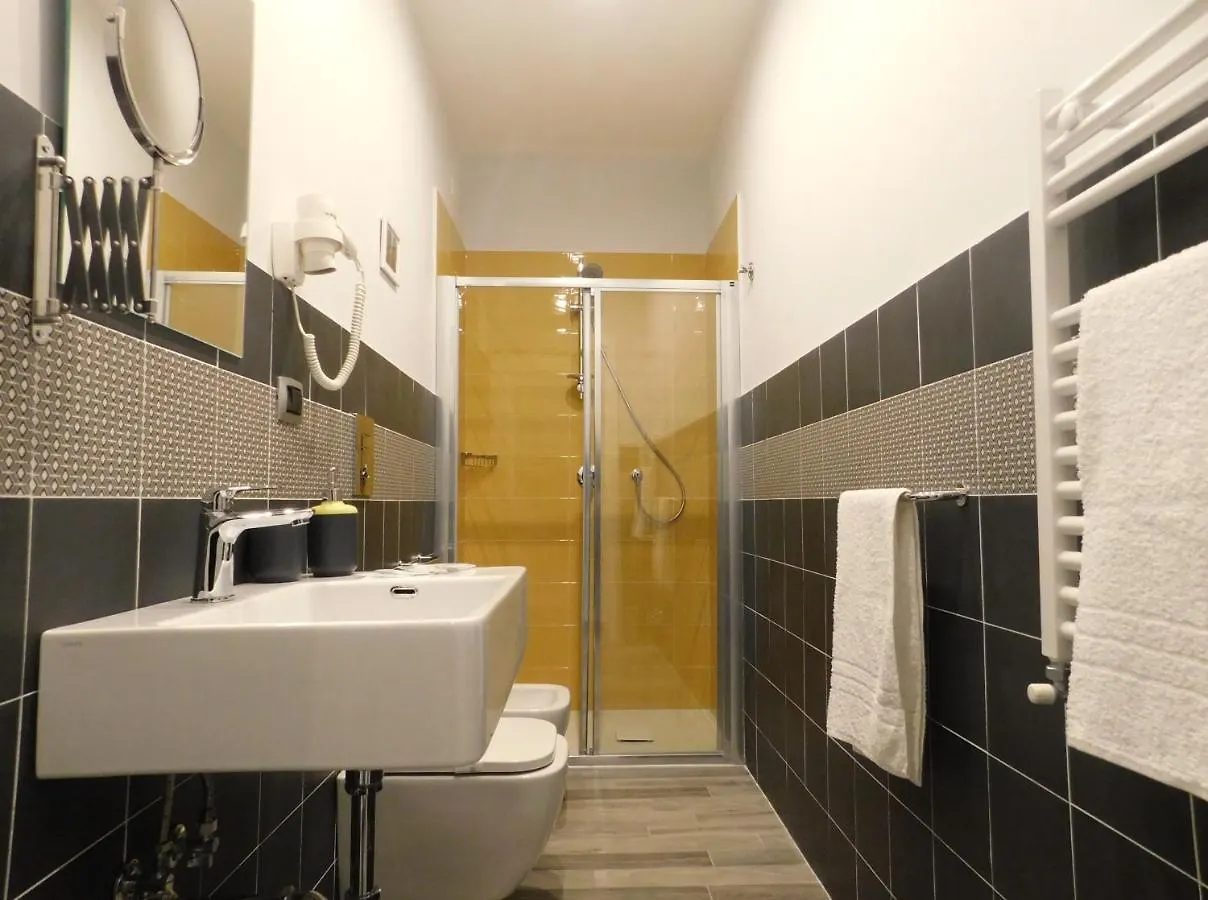 Scaramantico Rooms Неаполь 2*,