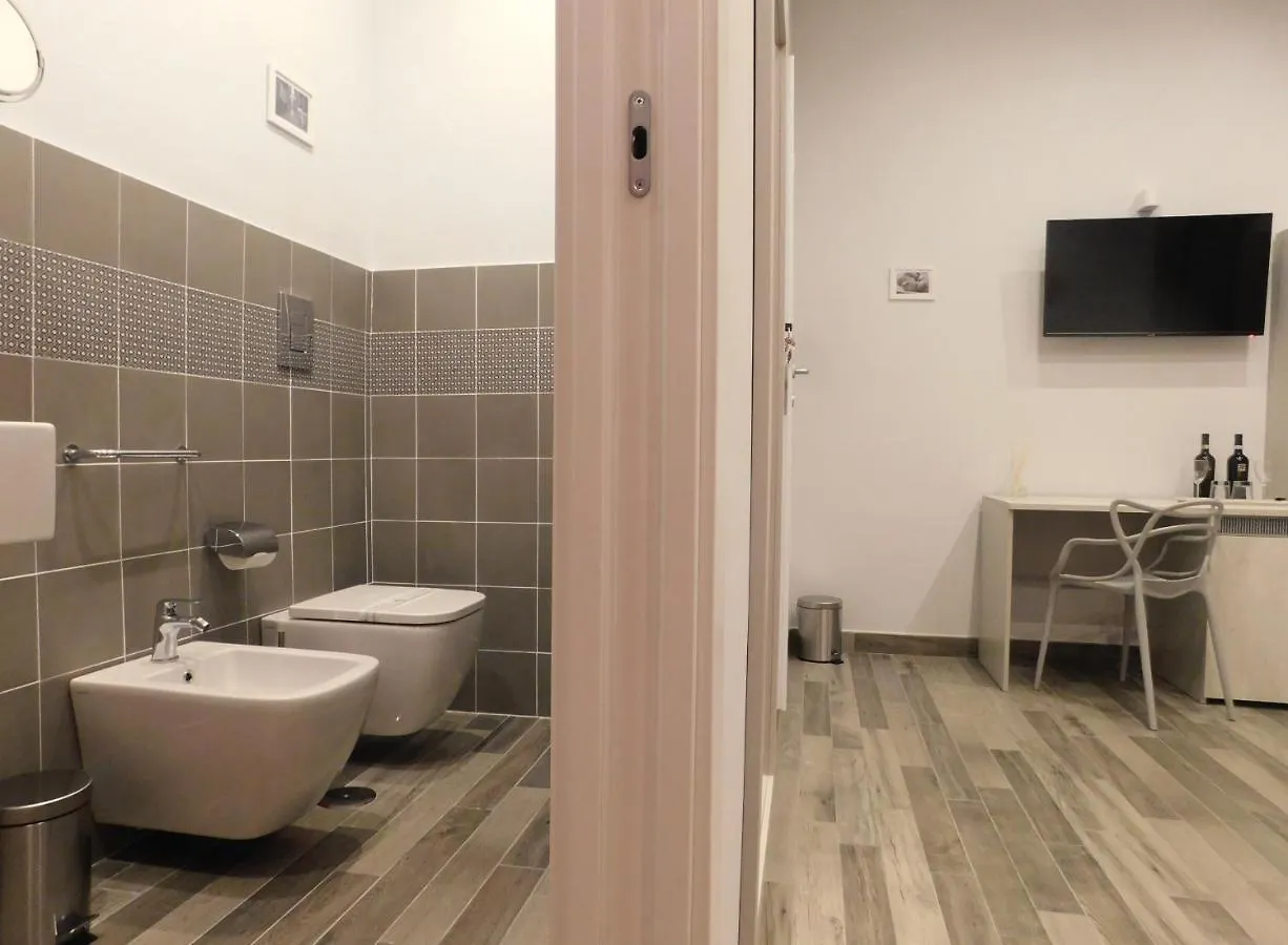 Scaramantico Rooms Неаполь 2*,  Италия