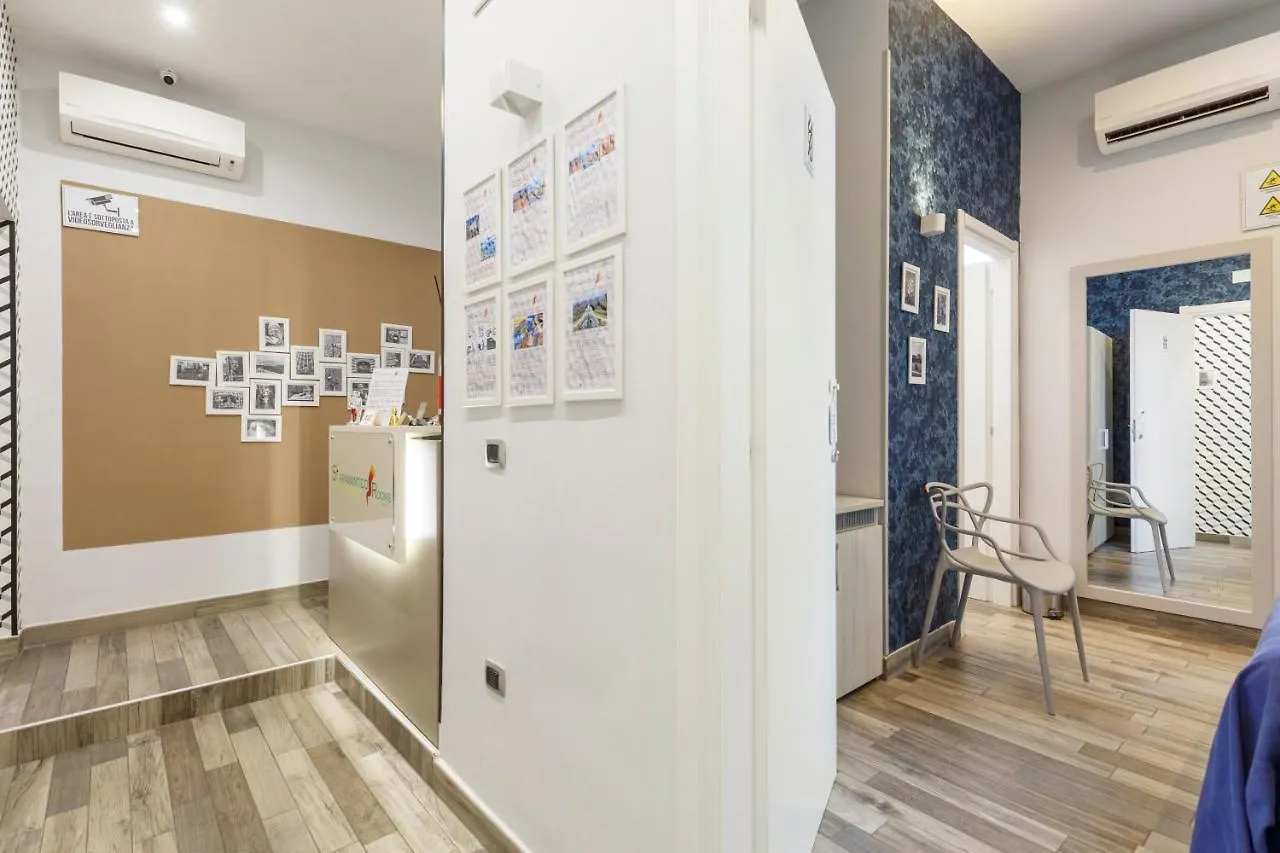 Scaramantico Rooms Naples 2*,