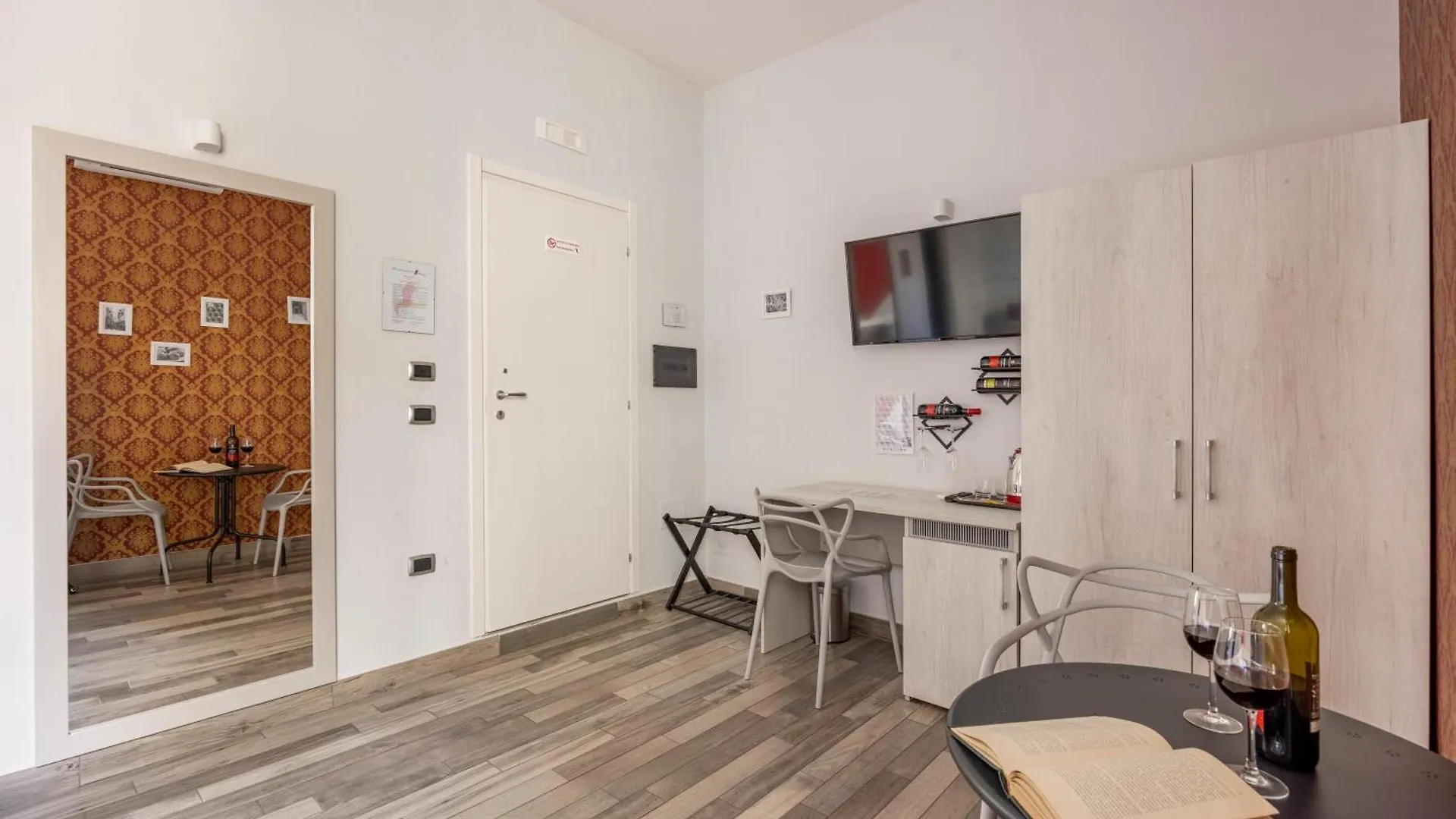 Scaramantico Rooms Naples Italy